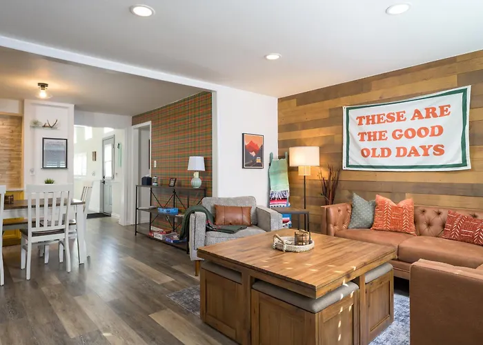 Cozy Family Retreat With Yard - Walk To Olde Town