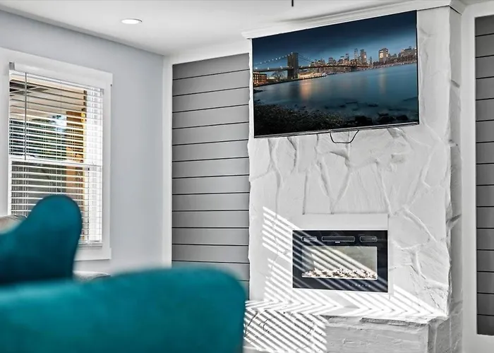 Ranch Style Luxe Game Room & Fire Pit Free Wi-Fi