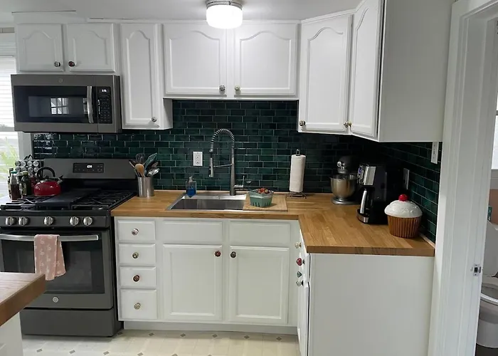 Eastside Abode - Local Living 2026 Monthly Rentals Only Contact For Rate