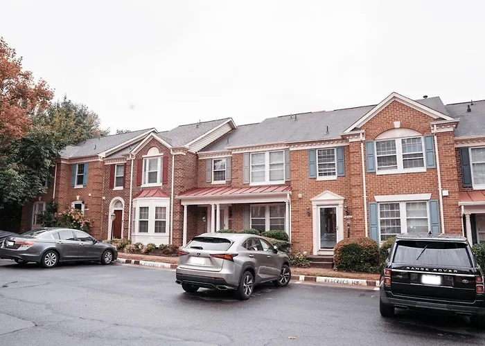 Cozy Springfield Townhome , Wifi , Pet Friendly