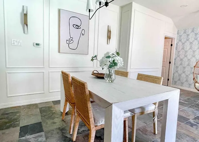 Luxe 4Br With Heated Pool And Hot Tub - Walk To Lake
