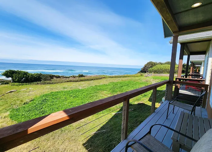 Ocean Front Cottage! Dog Friendly! Sleeps Up To Four!