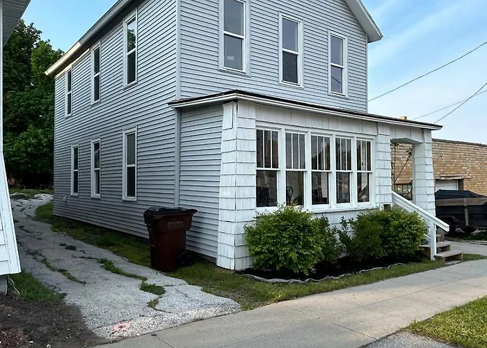 Family-Friendly Retreat Near Manistee Riverwalk