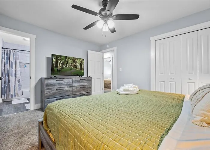 Ranch Style Luxe Game Room & Fire Pit Free Wi-Fi