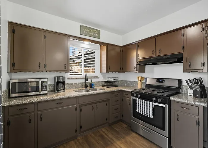 The Cozy Rustic Sequoia Wi-Fi & 2 Garage
