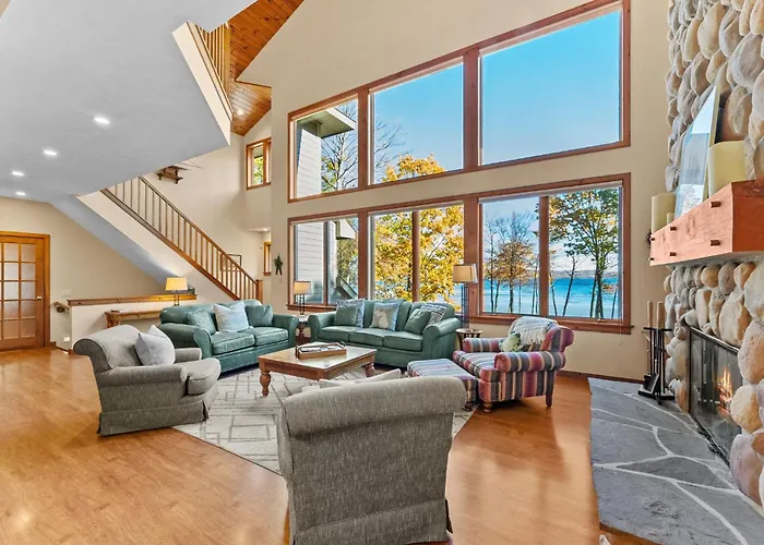 Beech Tree Lodge On Glen Lake In Beautiful Northern Michigan - Minutes From The Sleeping Bear Dunes