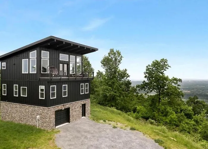 Scenic Getaway Cabin W/ Fire Pit, Deck & Panoramic Views In Martinsburg, Wv
