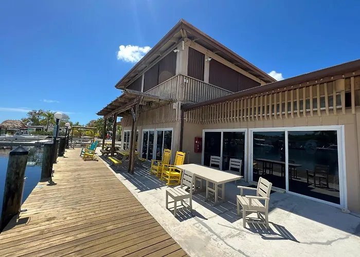 Waterfront Tiny House W Pool, Beach, And Boat Dock