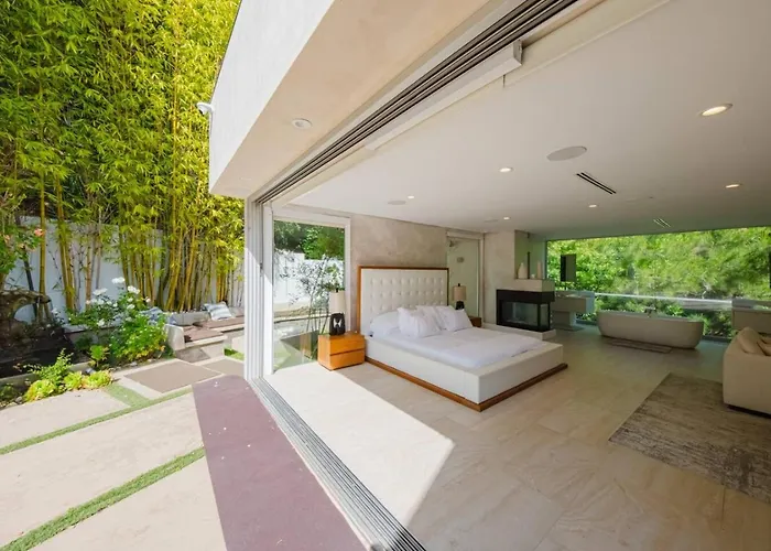 Beverly Hills Ultra Luxury Villa With Pool And Theatre