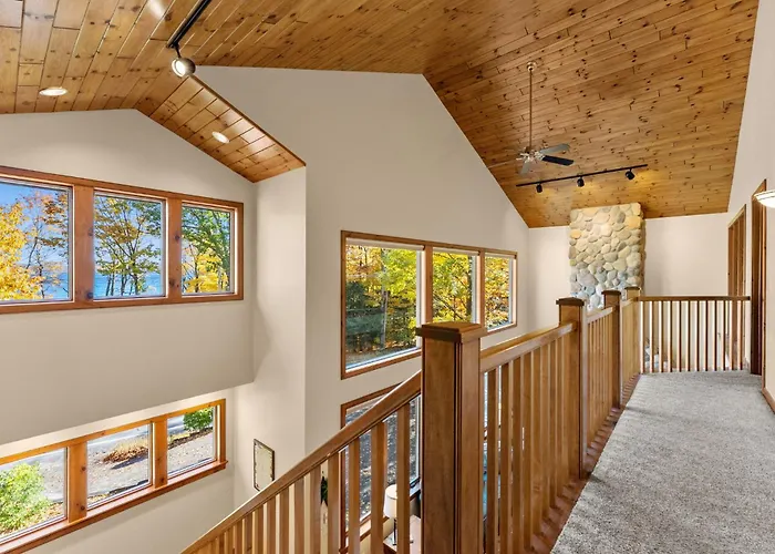 Beech Tree Lodge On Glen Lake In Beautiful Northern Michigan - Minutes From The Sleeping Bear Dunes