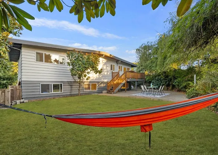 Moder Charmer 4 Bedroom 3 Ba 12 Miles To Seattle, 3 Miles To Airport Near The Mall