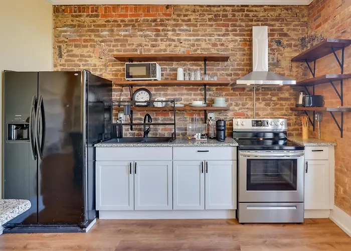 Shop, Dine & Unwind At Historic Dtwn Marshall Apt