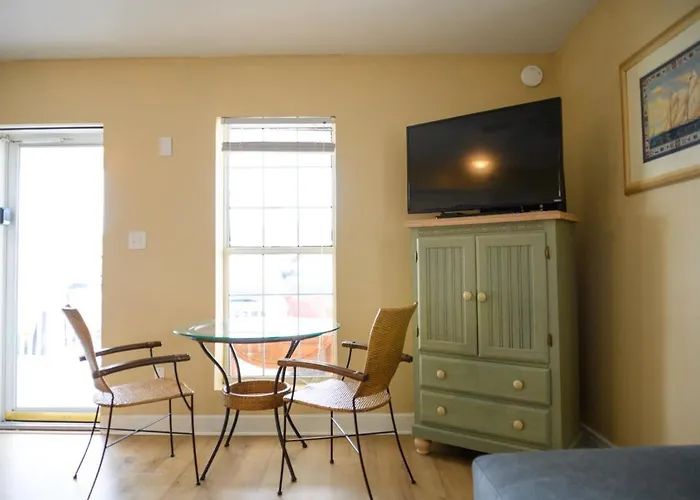 Renovated Retreat King Bed & Beachside Comfort