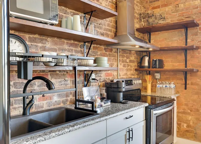 Shop, Dine & Unwind At Historic Dtwn Marshall Apt