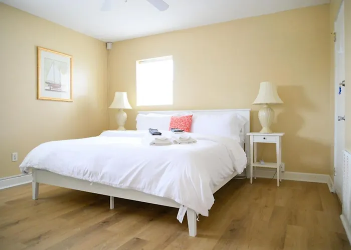 Renovated Retreat King Bed & Beachside Comfort
