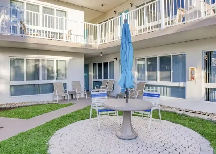 Cozy Island Apartment