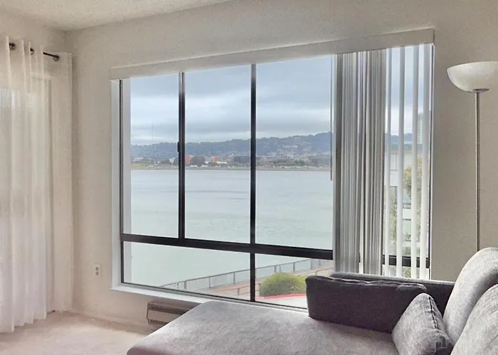 Waterfront Apartment Minutes To San Francisco