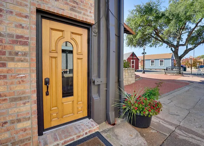 Convenient Couple'S Retreat In Dtwn Marshall!