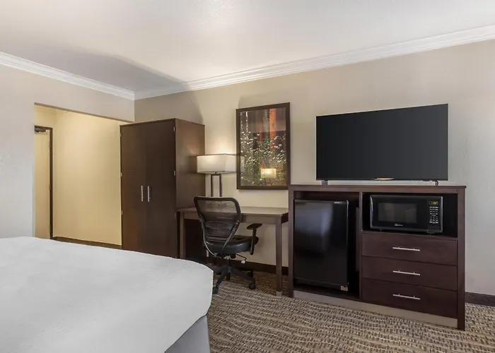 Best Western Town & Country Lodge