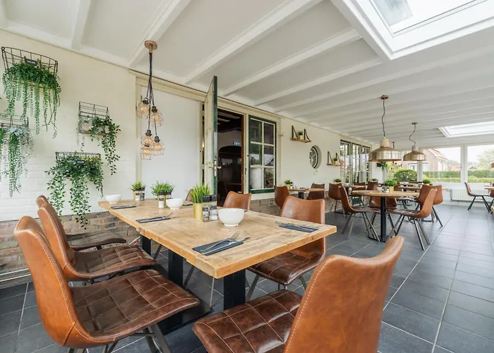 Strandhotel Dennenbos