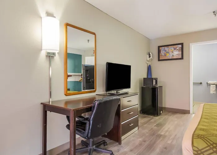 Econo Lodge Inn & Suites Brooks - Louisville South