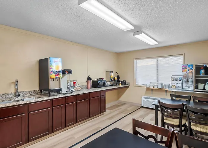 Super 8 By Wyndham Jefferson