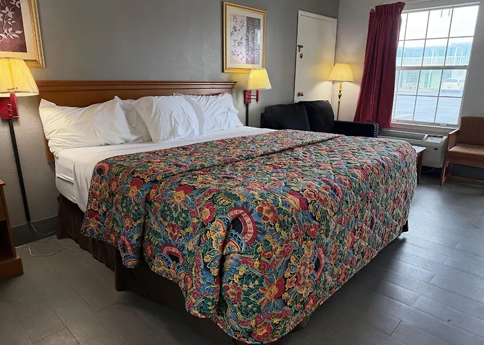 Key West Inn - Chatsworth