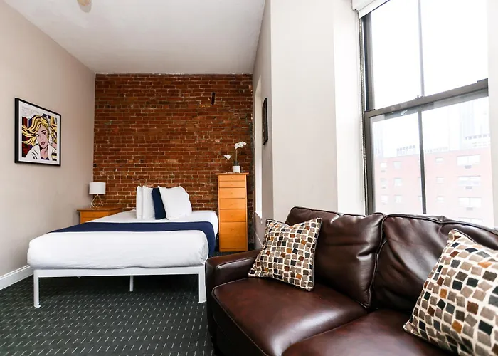 Stylish Studio In Boston Brownstone, C.Ave #21