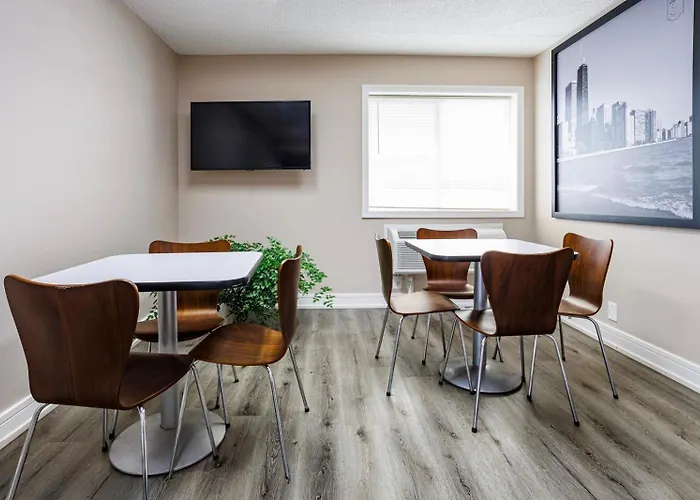 Super 8 By Wyndham Rockford South