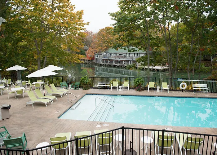 Lodge On The Cove