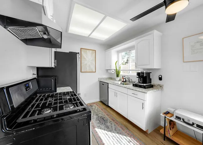 Beacons Beach Cottage