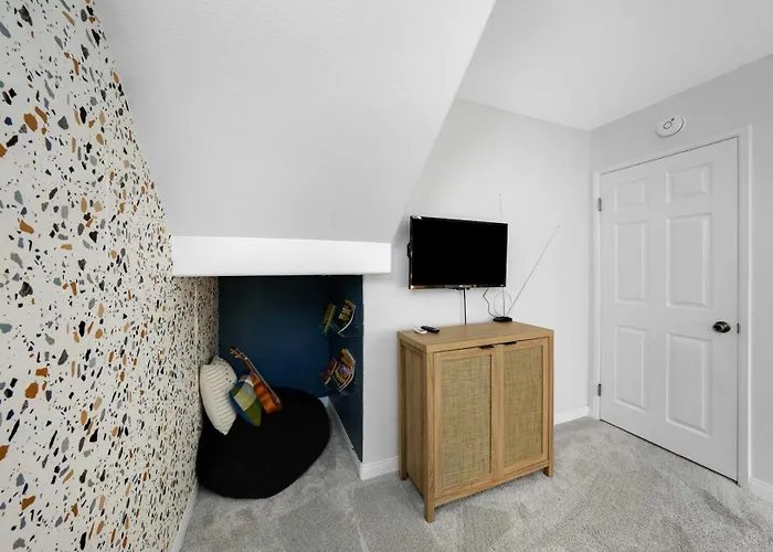 Beacons Beach Cottage