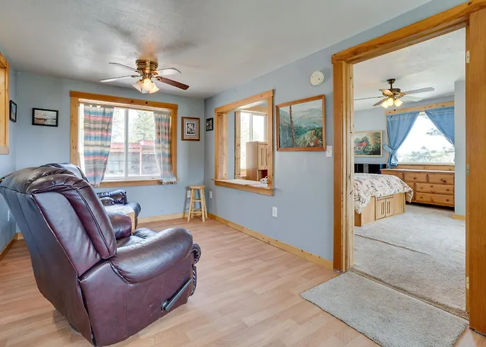 Secluded Washington Cabin Near Hikes & Lakes!