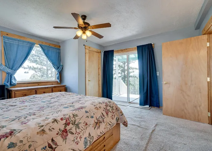 Secluded Washington Cabin Near Hikes & Lakes!