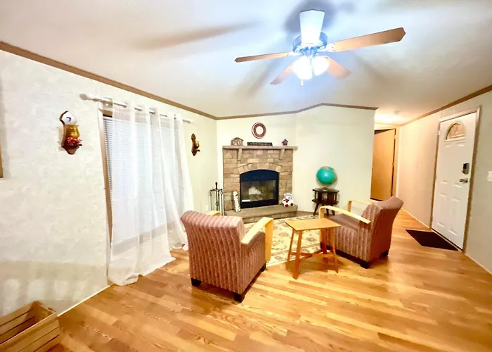 All Season Fun And Cozy Home In Island Falls, Me