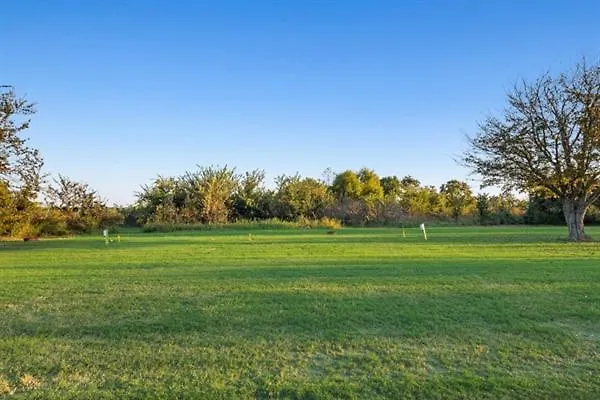 Spacious Wooden Suite #1 By The Lake At Texoma Shores Resort