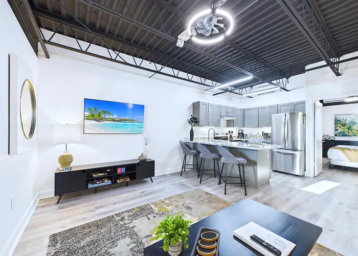 Stylish Loft Minutes From Beach & Port - Unit 204