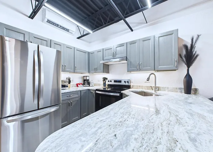 Minutes To Port! Loft Near Dining & Fun -Unit 207