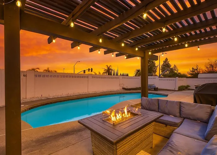 Vacation Pool Firepit Pooltable Closetofwy