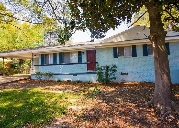 Luxury Midtown Home - Only A Few Blocks From Fgh
