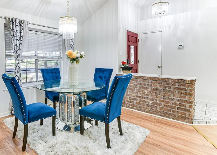 Extended Stay In Sugar Land! Family Home W/ Yard