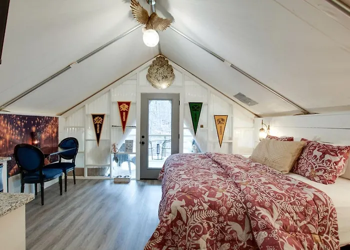 Amazing Tented Cabin With Hot-Tub In Scottsboro, Alabama