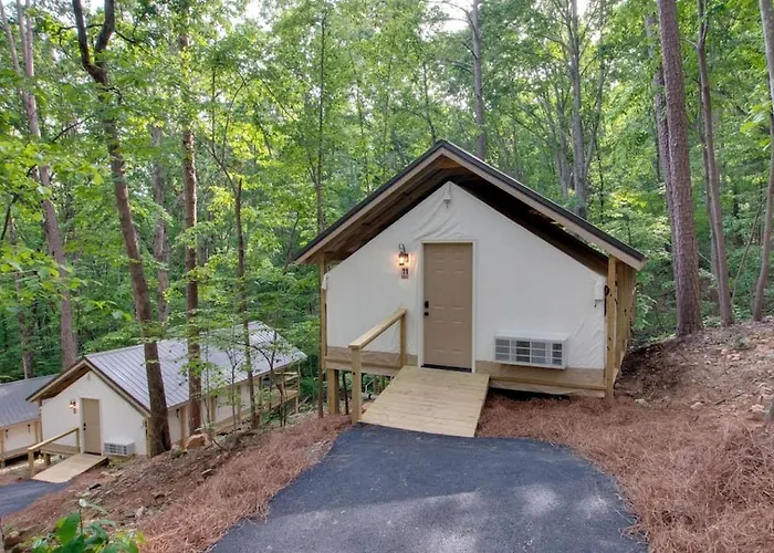 Gorgeous Tented Cabin And Sauna And Hot-Tub In Scottsboro, Alabama