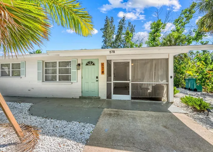 Walk To Beach And Cedars East Club Amenities - Pool, Tennis, Fitness Center