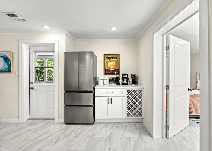 Full Duplex On Longboat Key, Walk To The Gulf + Cedars East Club Access