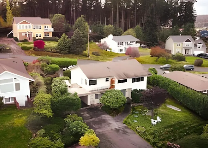 Cozy Garden 4Br1Ba Lower Unit Ocean Mountain Views With Doggies Ev Charging