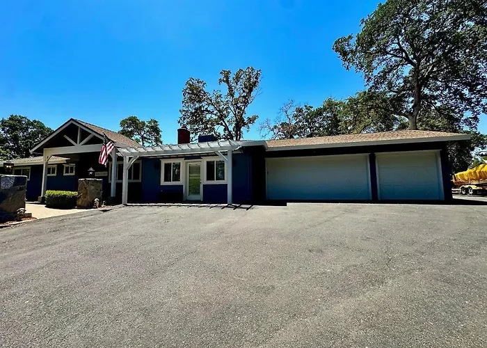 Peaceful Country Getaway Near Casino Shopping