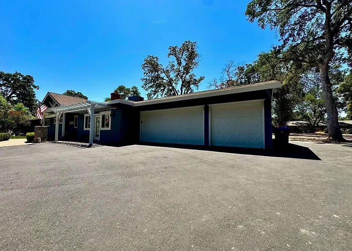 Peaceful Country Getaway Near Casino Shopping
