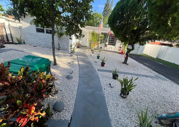 Miami Drip Star Life Hostel