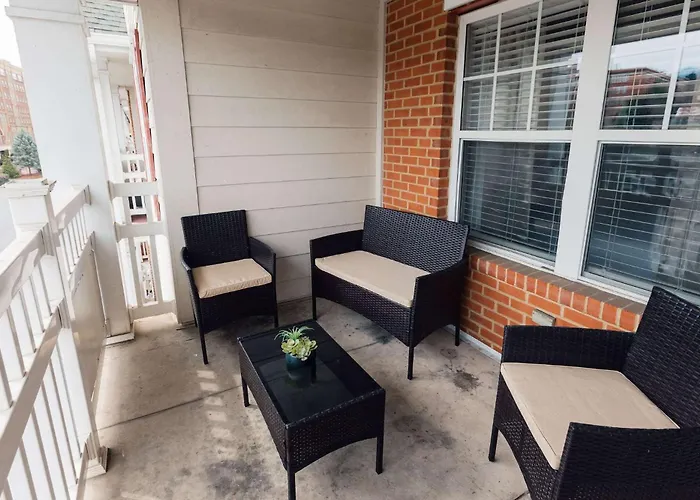 Spacious 3 Bed Condo Near Etsu